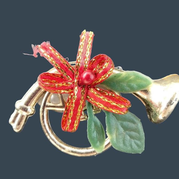 French Horn Christmas Pin Brooch Holiday Jewelry - Picture 1 of 4